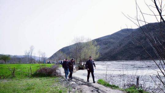 Balla inspekton shembjen e rrugës në Papërr, apel banorëve:Ndaloni veprimet dëmtuese të argjinaturës 