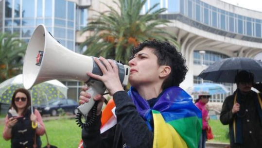 LGBT kërkesë PD: A mendoni se homoseksualizmi është sëmundje?