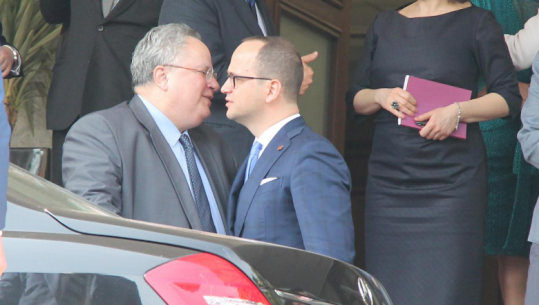 Fotot/ Puthja e “Judës”, Kotzias e 