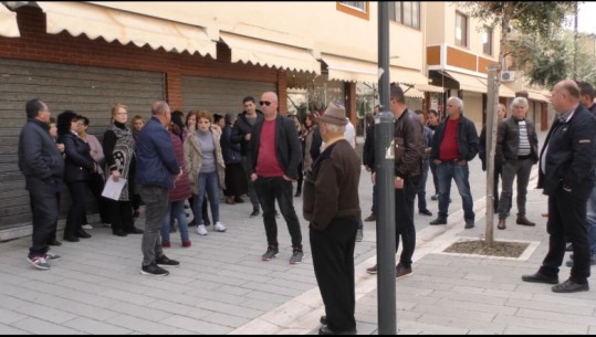 Bizneset në Fier dhe Korçë ulin qepenat në shenjë proteste për taksat