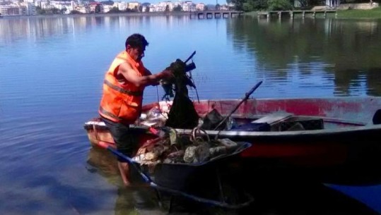 Parku i Madh me kosha për mbeturinat, por qytetarët i hedhin përtokë