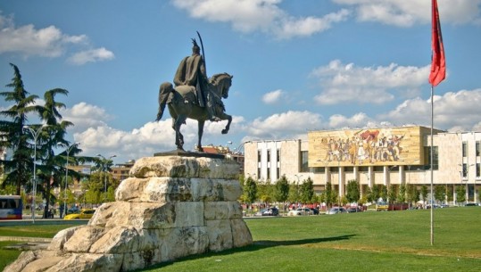 Të huajt “zbulojnë” parajsën në Shqipëri, mbi 3000 cdo vit vjine per te jetuar