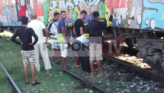 VIDEO/Treni del nga shinat në Rrogozhinë, qytetari për Report Tv: Mjeti u nda më dysh, rreth 100 persona dolën të tmerruar