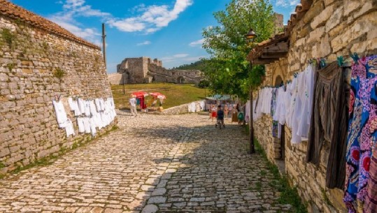 Shqipëria e Jugut, një udhëtim mes kështjellave, peizazheve përrallore, rakisë dhe byrekut (Foto)