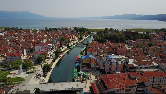 Struga po boshatiset nga shqiptarët, shifra të frikshme