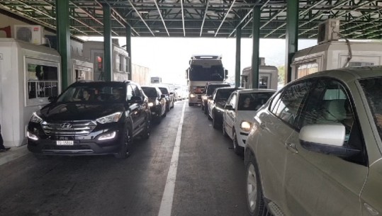 Trafiku i rënduar në mbarë vendin, shkak dyndja e pushuesve në plazhe