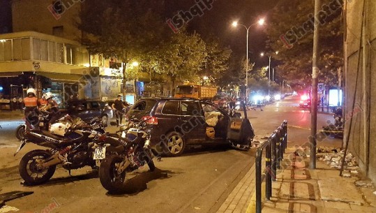 Fuoristrada thyen postobllokun e policisë, merr para makinën e 2 motorë. Report Tv siguron pamjet e aksidentit (VIDEO)