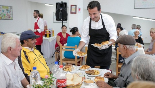 Mensat sociale shtrojnë drekë për festën e Kurban Bajramit, Veliaj: Nëse jemi të gjithë solidarë, qyteti bëhet më i mirë