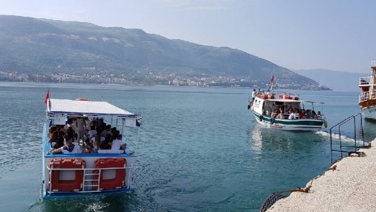 Magjia e Karaburunit dhe Sazanit ‘çmend’ turistët e huaj këtë vit (FOTO)