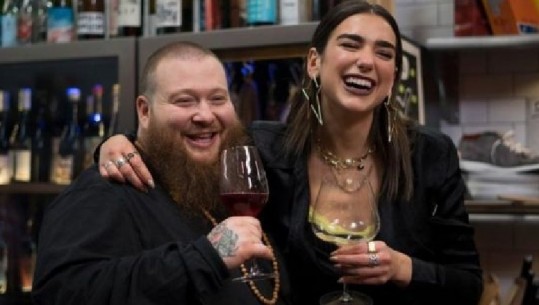 Reperi Action Bronson pozon përkrah Dua Lipës, shfaqen të lumtur pranë njëri-tjetrit (FOTO)