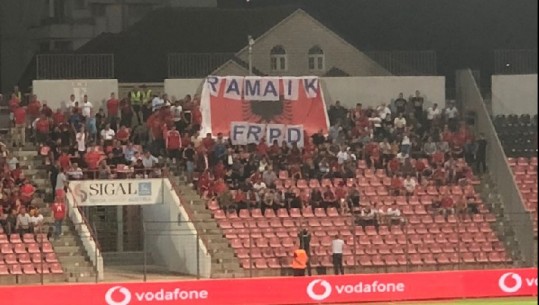 'Rama ik', FRPD banderolë kundër kryeministrit në 'Elbasan Arena' (VIDEO+FOTO)