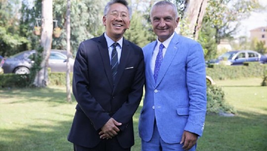 Nga “urrejtje në dashuri”, Meta takon Lu-në, urimet e fundit për ish-ambasadorin (Foto)