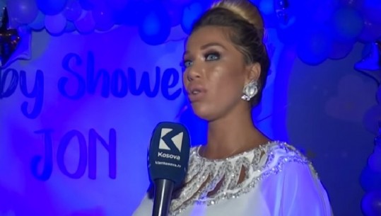 S’ka lidhje me shqiptarizmin apo maqedonizmin, Adelina Tahiri shpjegon pse ja vuri emrin djalit Jon (Video)