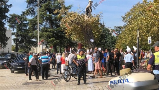 Kundër Teatrit të Ri, ja përmasa e vërtetë e protestës përpara Kuvendit (FOTO)