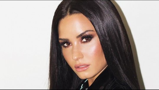 Për herë të parë pas mbidozës, Demi Lovato fotografohet në publik (Foto)