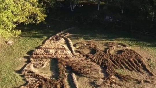 Në Orosh të Mirditës shfaqet në natyrë portreti i Skënderbeut (Foto)