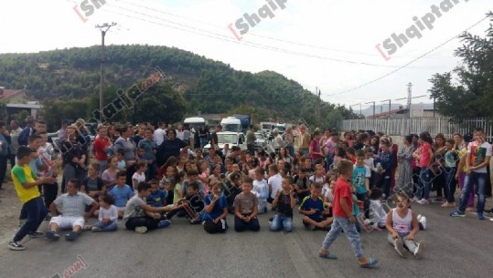 Bllokimi 6 orë i aksit Elbasan-Librazhd, Boçi kallëzon policinë: Dhunoi protestuesit (Dokumenti)