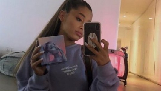 Një fëmijë sekret?! Ariana Grande habit të gjithë ndjekësit e saj (Foto)