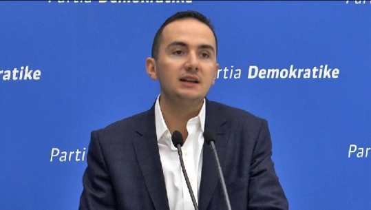 Vijojnë akuzat, PD pyet ministrin Bushati: Sa herë je takuar me Bajrot?