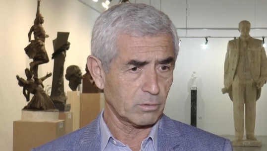 Idriz Balani çel ekspozitën: Në Shqipëri parqet janë bosh, puna ime ka gjetur vend në Kosovë