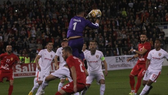 'Vlon' stadiumi Selman Stërmasi: Një grek më pak, një bastard më pak (Foto)