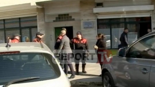 ‘Vrasës, gjakpirës’/ Tension mes prindërve të Marvi Mihalit dhe familjarëve të autorëve para gjyqit (VIDEO)