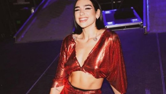 Dua Lipa ndihmon përsëri vendin, krijon bluza të personalizuara 'Pray for Albania'