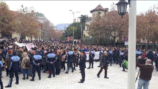 Protesta para Parlamentit, Policia shton masat e sigurisë 