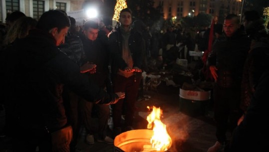 Protesta/ Studentët zhvendosen te kryeministria, shumica rrëzon amendamentet e LSI-së për arsimin