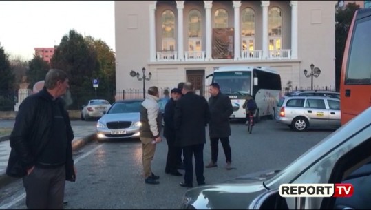 Protesta përpara Kuvendit/ Shkodër, PD: Rreth 1000 persona drejt Tiranës  (VIDEO)