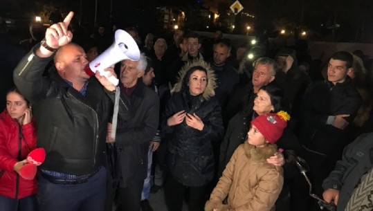 Protesta te Unaza e Re/ Lirohet nga burgu Dorian Protoduari