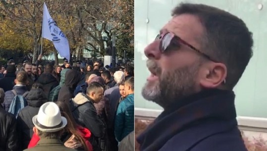 PD protestë përpara Kuvendit, tension me Erjon Braçen, studentët zhvendosen përpara Kryeministrisë 