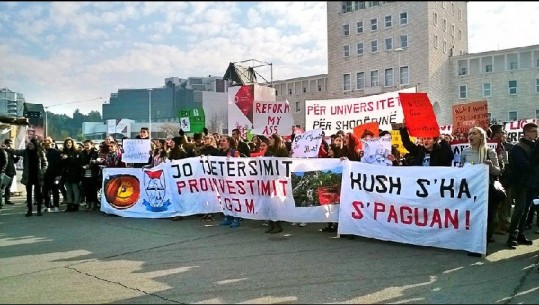 Vendimi i qeverisë për studentët/ Lëvizja për Universitetin: Nuk dha zgjidhje për kërkesat, tarifat e masterit mbeten të larta