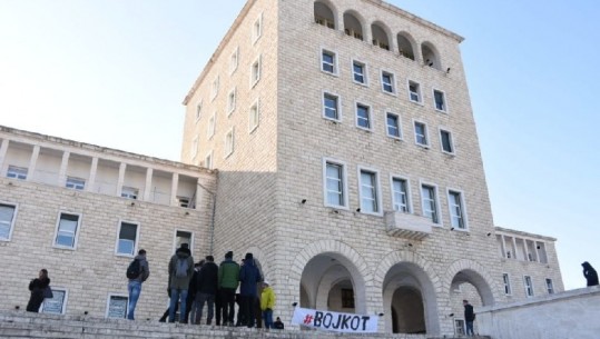 Shkëlqimi dhe rënia e protestave studentore