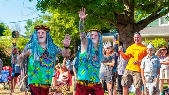 Festivali i binjakëve në Ohio të SHBA-së/Pjesëmarrës 2000 çifte binjakësh nga e gjithë bota 