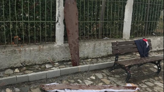 Kapakë arkivoli në rrugët e lagjes muzeale të Elbasanit