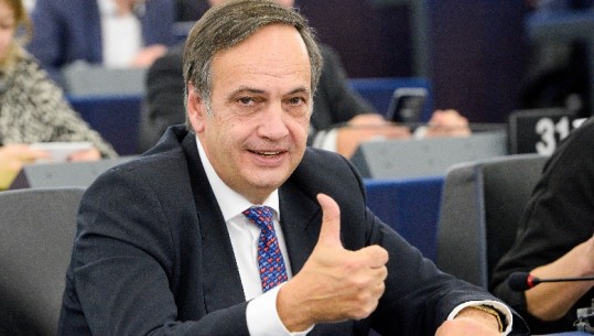 Fleckenstein: Politikanët që u kërkojnë njerëzve protesta të dhunshme nuk janë produktivë