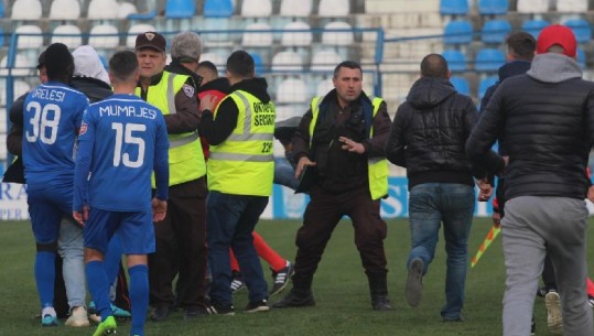 Dha penallti kundër tij, tekniku i Kamzës: Mbrojta arbitrin nga tifozët (FOTO)