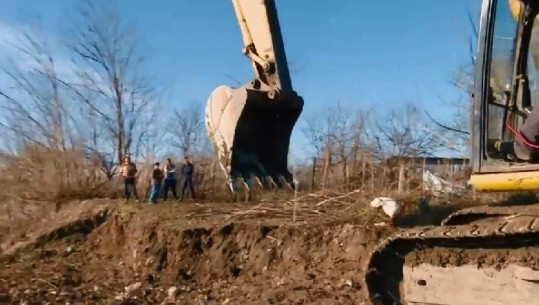 Përmbytej nga prurjet e Osumit, ngrihet argjinatura që shpëton fshatin Rreth Tapi në Kuçovë (VIDEO)