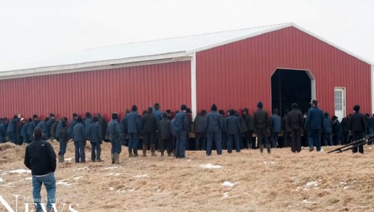 Në Ohio të SHBA, 200 burra ngrejnë një shtëpi në krahë (VIDEO)