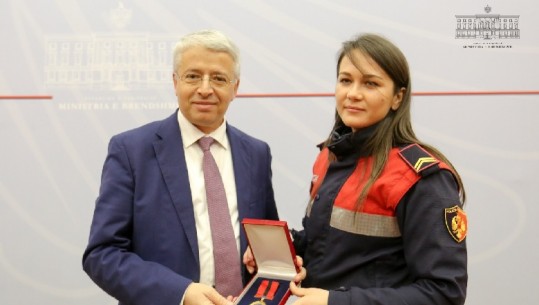 'Medalje Nderi' për efektiven që ju këputën gishtërinjtë në protestën e PD! Lleshaj bën paralajmërimin e fortë