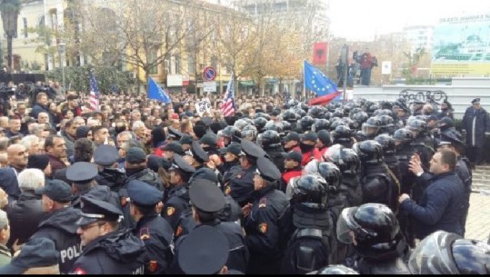 Kuvendi ndryshon anxhendën, PD përgatitet për protestë