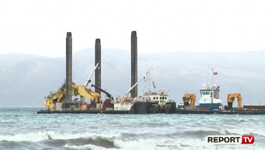 Dallgë deri në 8 ballë, paralizohet lundrimi në Vlorë (VIDEO)