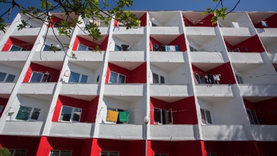 Përfundon rikonstruktimi i godinës 27 në Qytet Studenti, në verë do ndërhyhet në dhoma (FOTO)