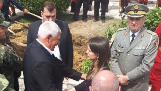 Rudina Hajdari dhe vëllai, Kiri, i japin lamtumirën nëntetares Hasanaj (FOTO)