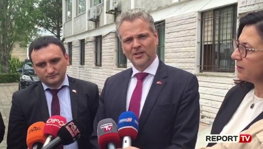 Ambasadori austriak: Dënojmë dhunën! Rama dhe Basha t'i zgjasin dorën njëri tjetrit 