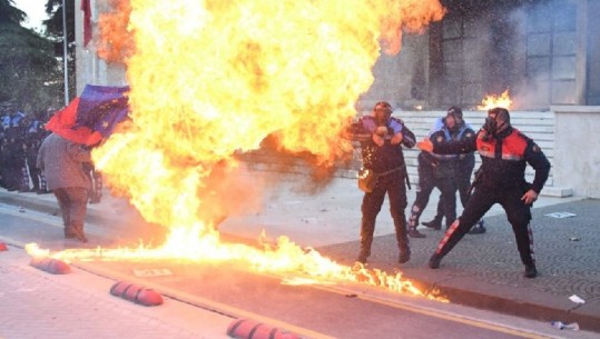 Misioni i Francës në OSBE: Opozita të dënojë dhunën në protesta dhe të denoncojë autorët