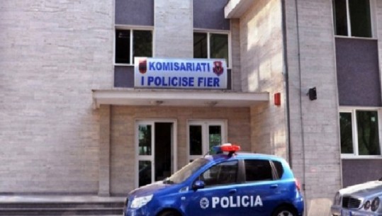 Dhunë, falsifikim dhe vjedhje, arrestohen pesë persona në Fier, mes tyre një grua