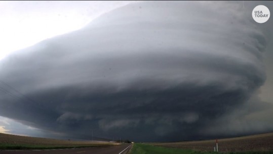 Mbi 50 tornado godasin SHBA, lëndohen më shumë se 90 persona (VIDEO)