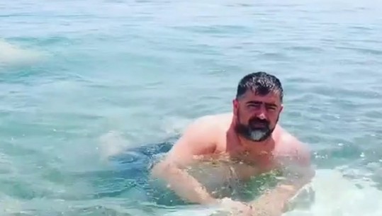 Ish-deputeti 'Kaubojs' sulmon Metën: Parazit! Tallë leshin me shqiptarët që u ka vjedhur floririn, tani vjedh batutat (VIDEO)